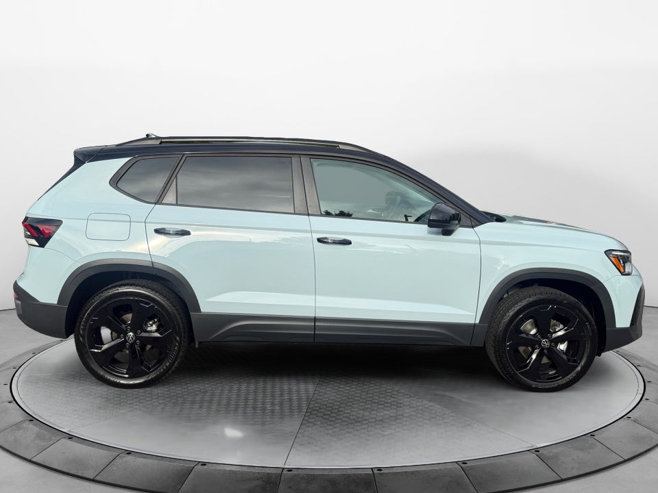 2027 Volkswagen Taos SE Black