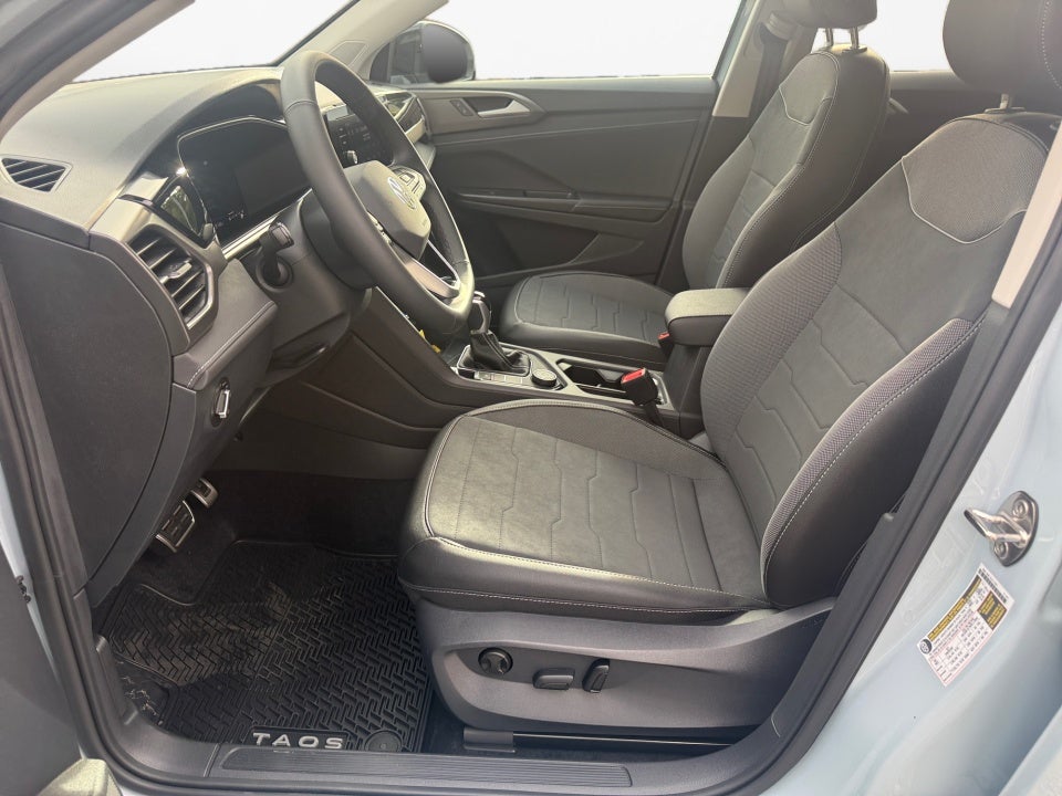 2027 Volkswagen Taos SE Black