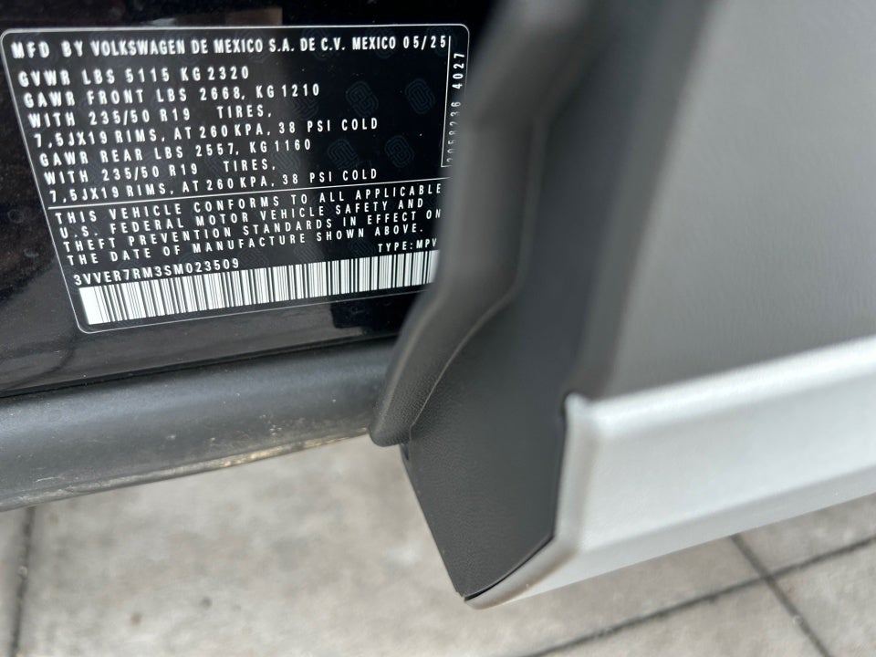 2025 Volkswagen Tiguan 2.0T SE