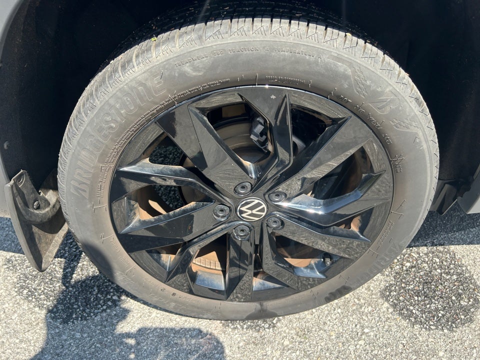 2024 Volkswagen Taos 1.5T SE