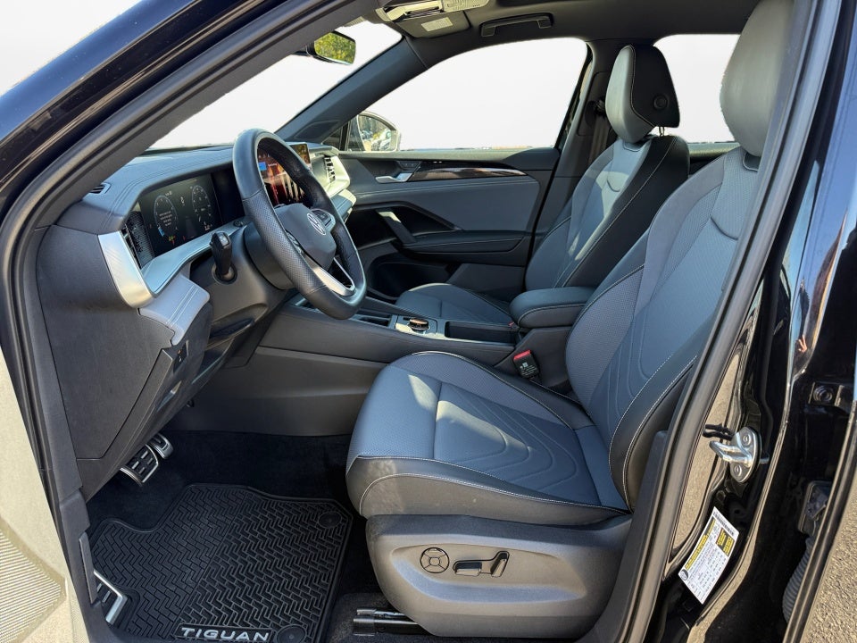2025 Volkswagen Tiguan 2.0T SE R-Line Black