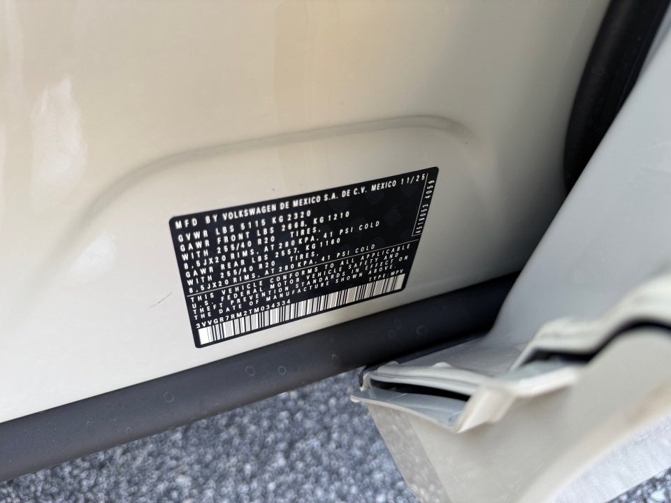 2026 Volkswagen Tiguan SE R-Line Black