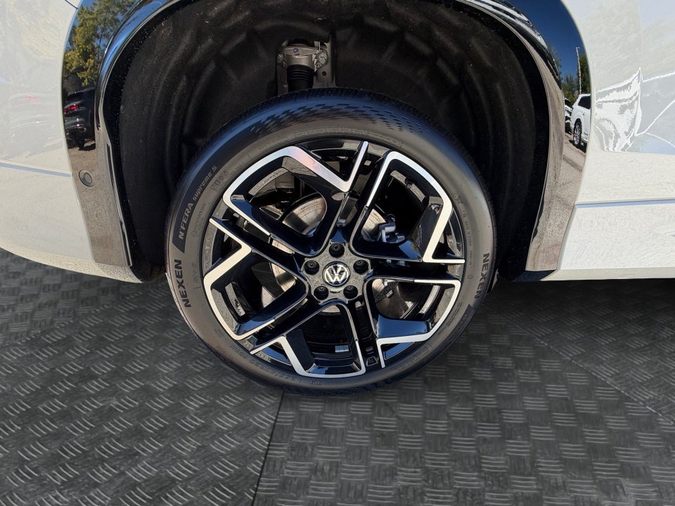 2026 Volkswagen Tiguan SEL R-Line Turbo