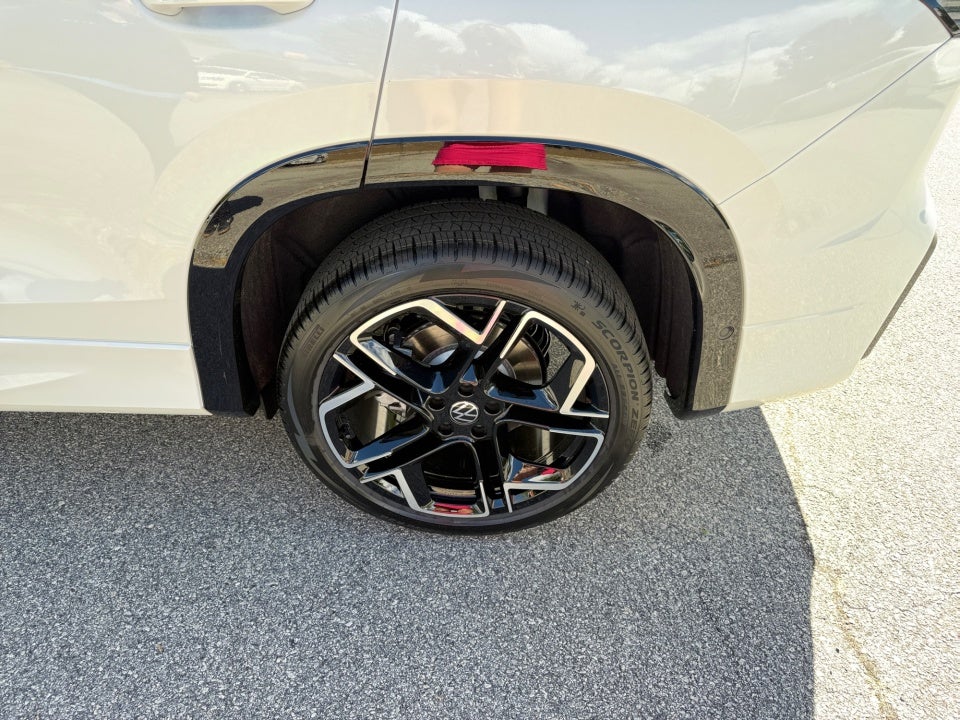 2026 Volkswagen Tiguan SEL R-Line Turbo