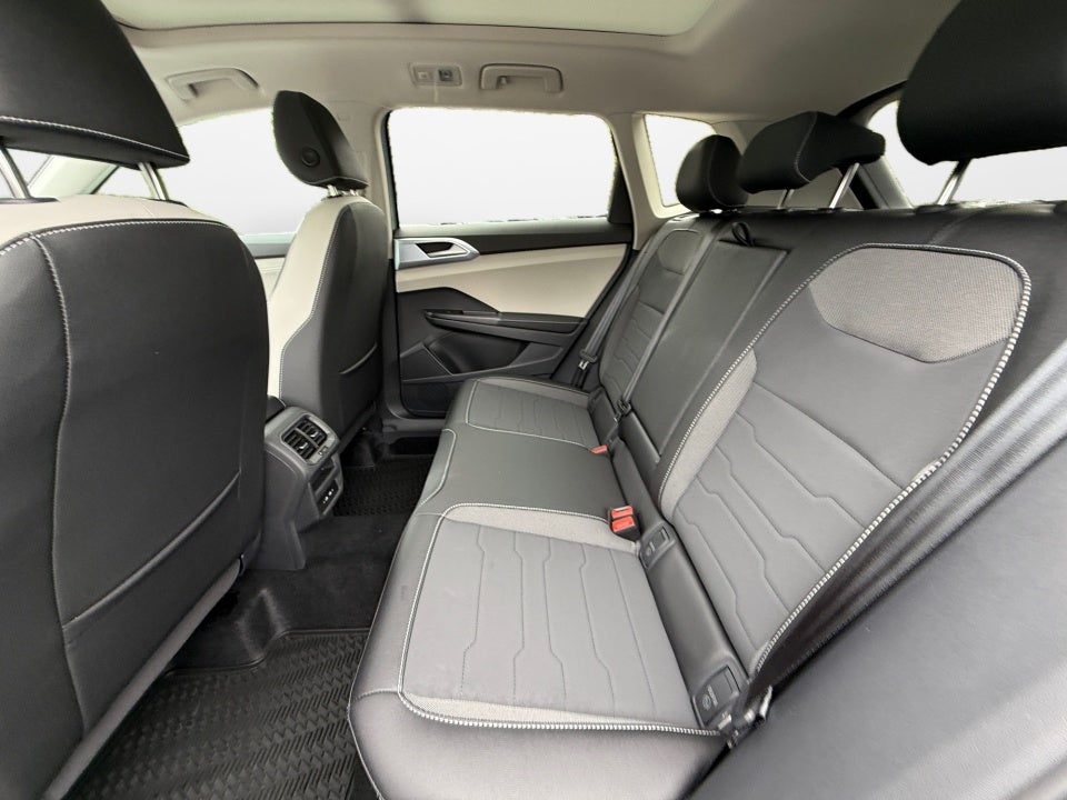 2027 Volkswagen Taos SE