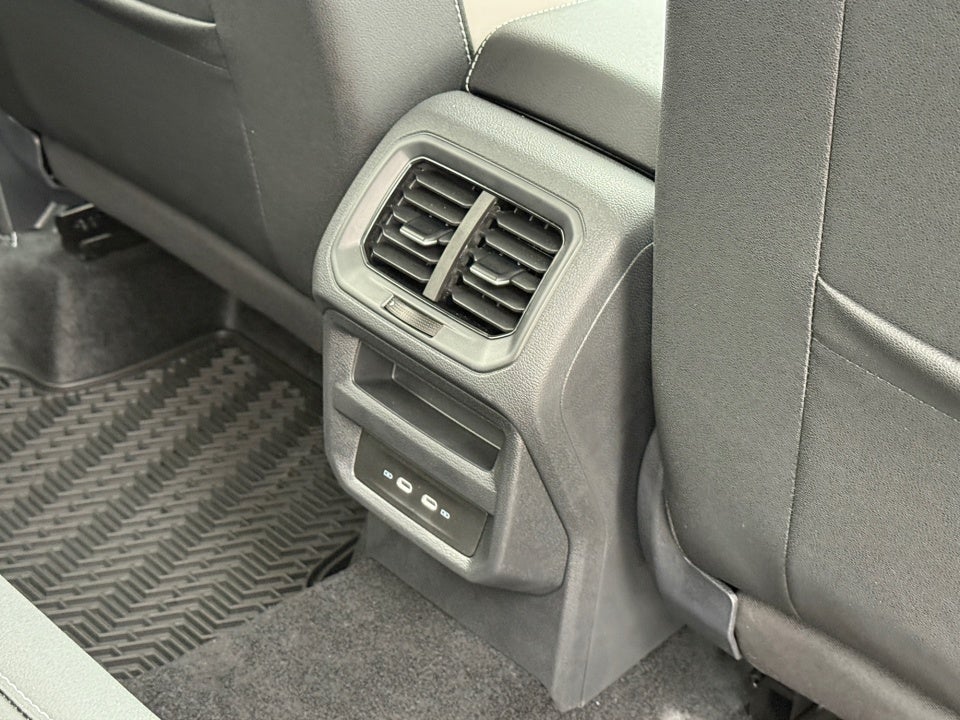 2027 Volkswagen Taos SE