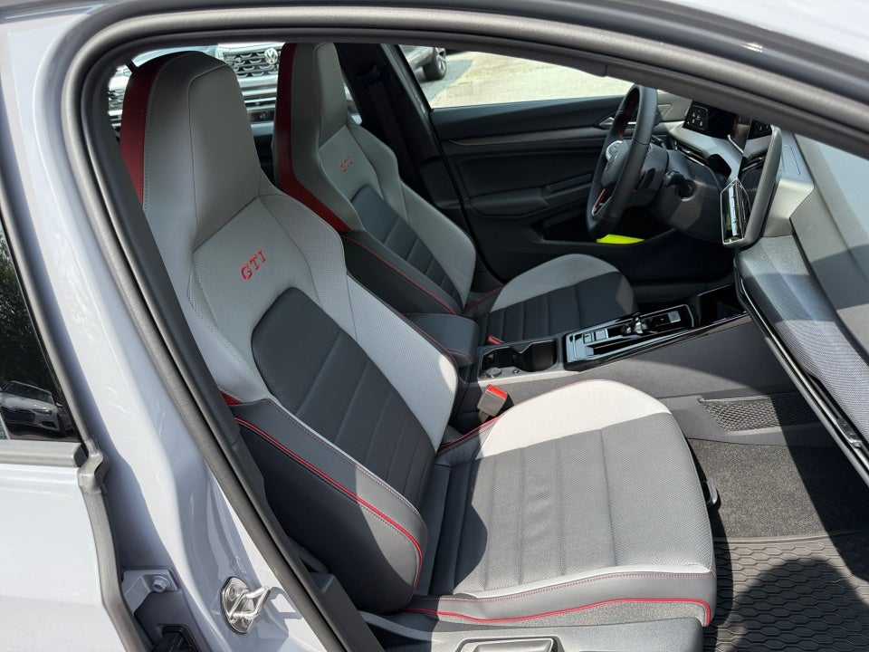 2025 Volkswagen Golf GTI 2.0T SE