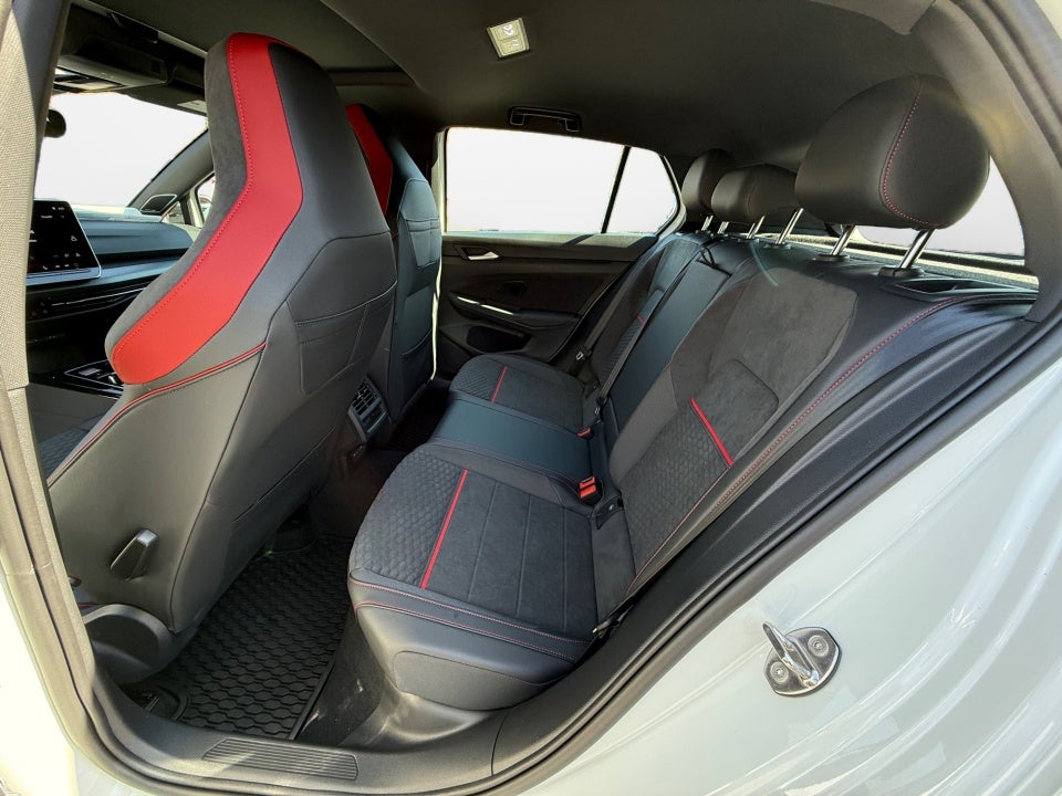 2026 Volkswagen Golf GTI SE