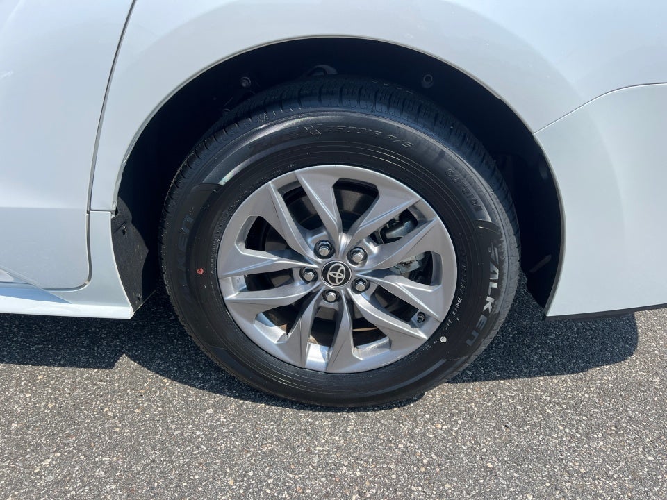 2025 Toyota Sienna XLE