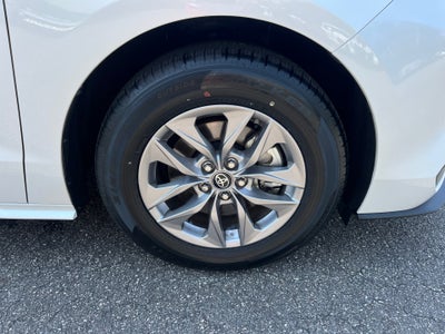 2025 Toyota Sienna XLE