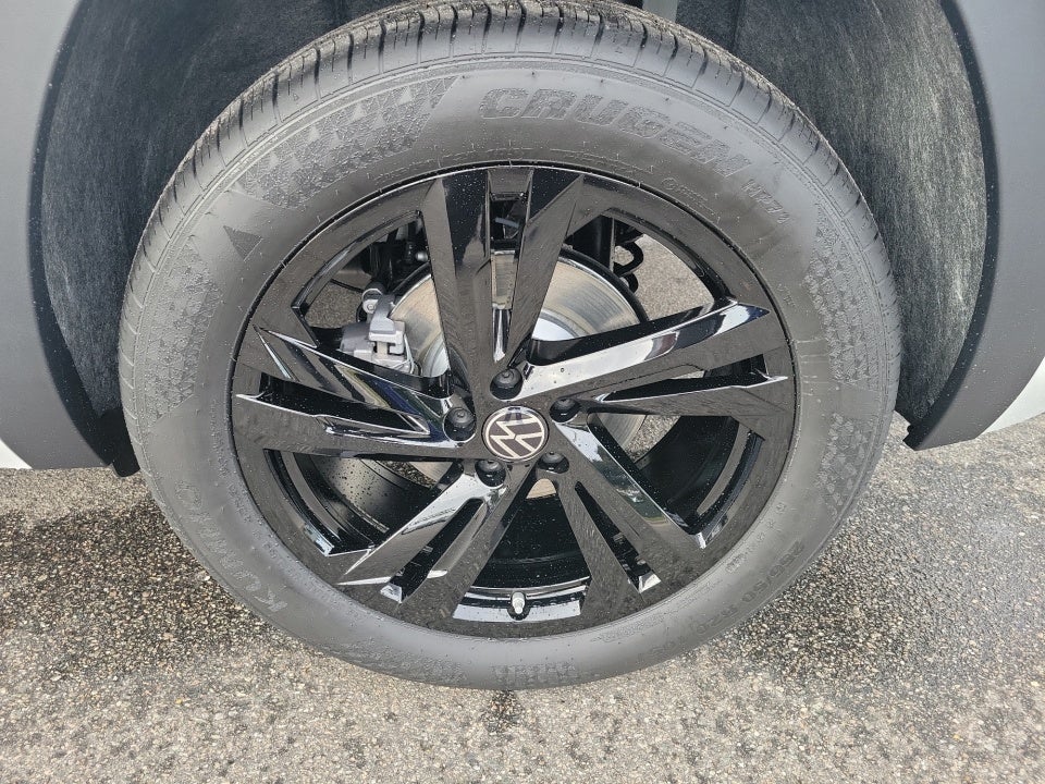 2026 Volkswagen Atlas Cross Sport 2.0T SEL R-Line Black