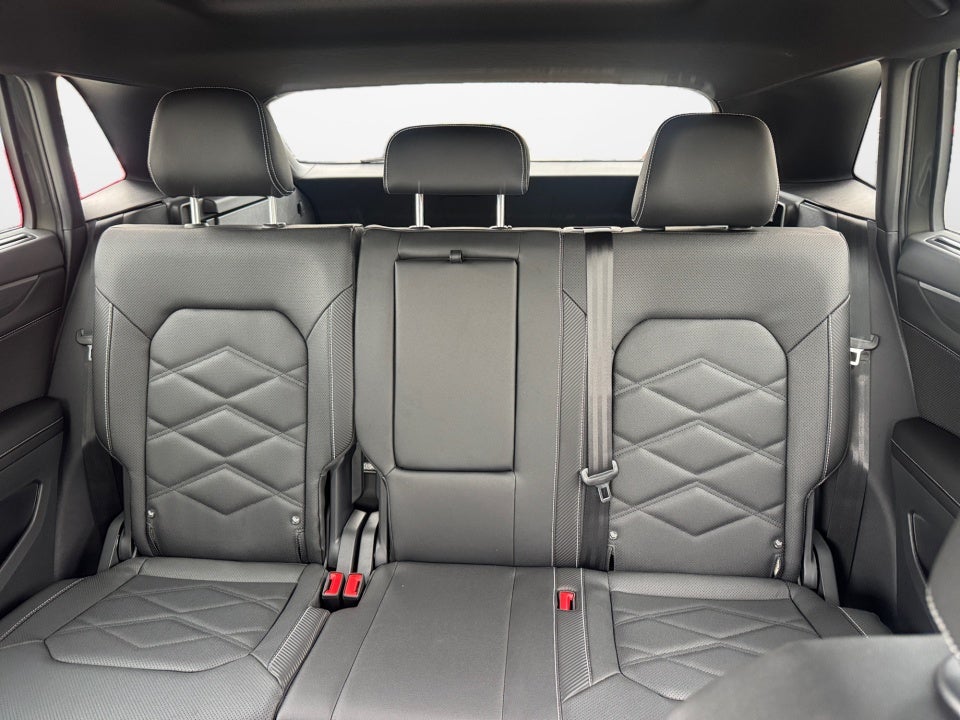 2026 Volkswagen Atlas Cross Sport SE with Technology