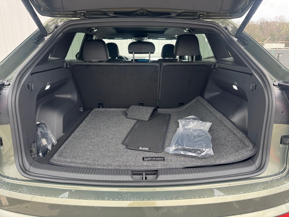 2026 Volkswagen Atlas Cross Sport SE with Technology