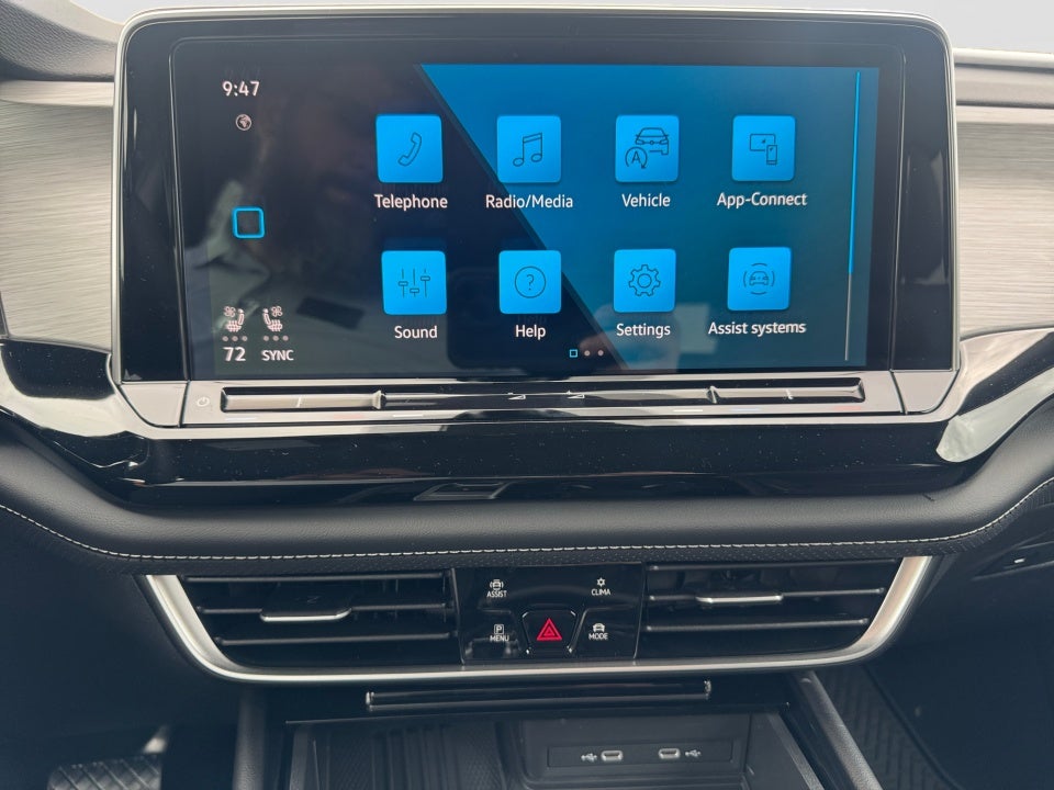 2026 Volkswagen Atlas Cross Sport SE with Technology