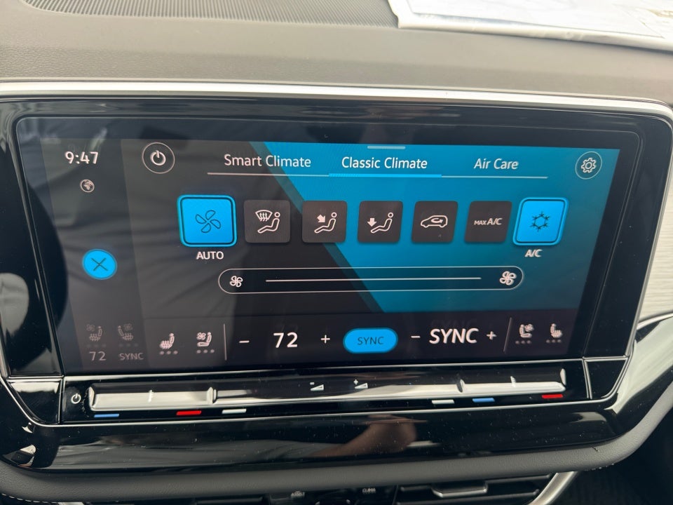 2026 Volkswagen Atlas Cross Sport SE with Technology