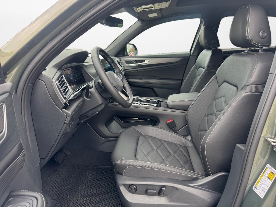 2026 Volkswagen Atlas Cross Sport SE with Technology