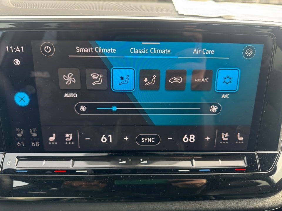 2025 Volkswagen Atlas Cross Sport 2.0T SE w/Technology