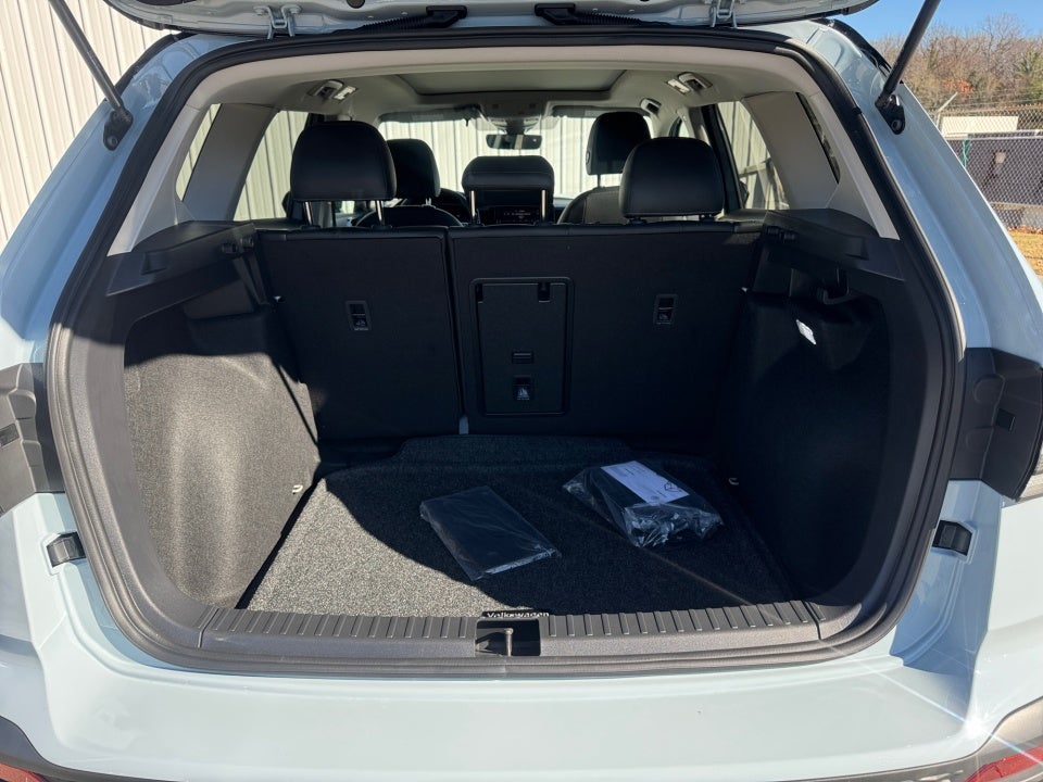 2026 Volkswagen Taos SE Black