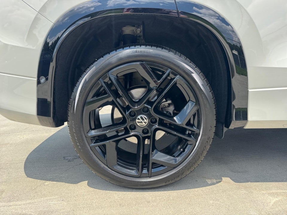 2025 Volkswagen Tiguan SE R-Line Black