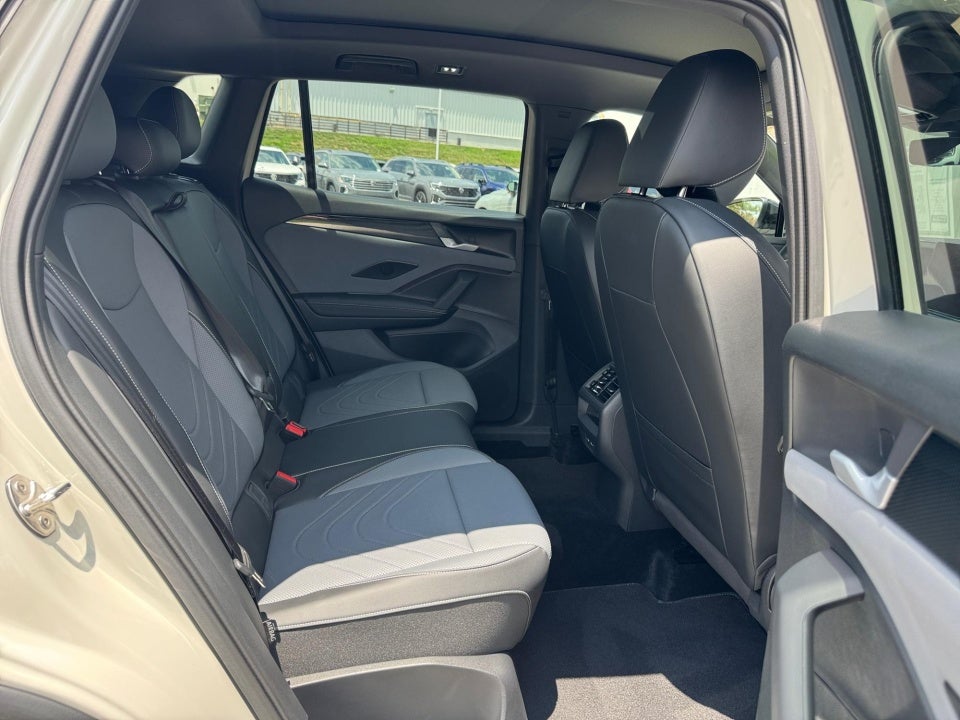 2025 Volkswagen Tiguan SE R-Line Black
