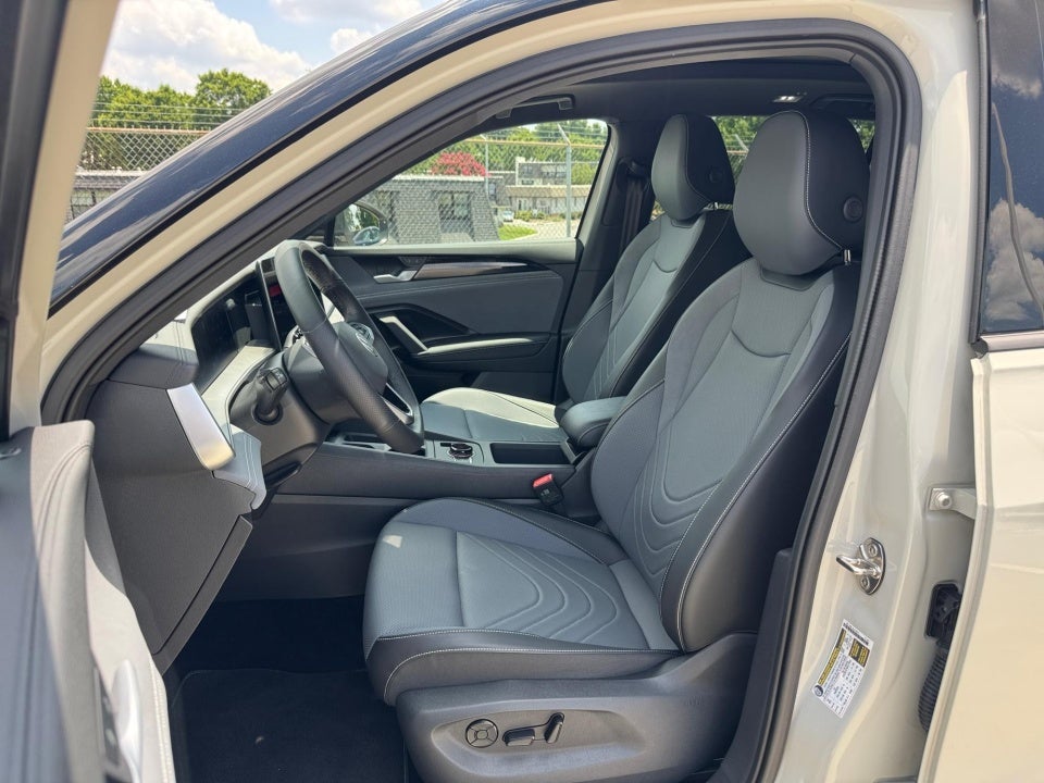 2025 Volkswagen Tiguan SE R-Line Black
