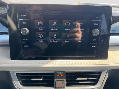 2026 Volkswagen Taos SE