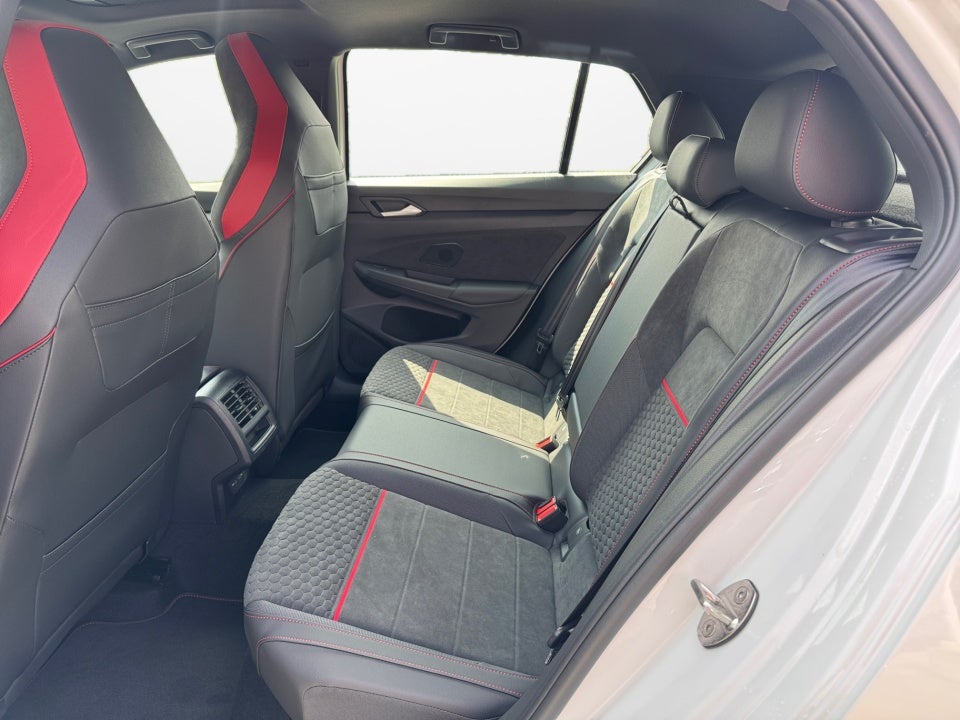 2025 Volkswagen Golf GTI 2.0T SE