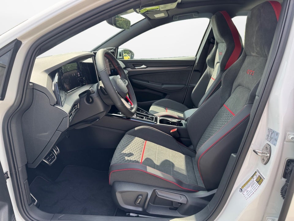 2025 Volkswagen Golf GTI 2.0T SE