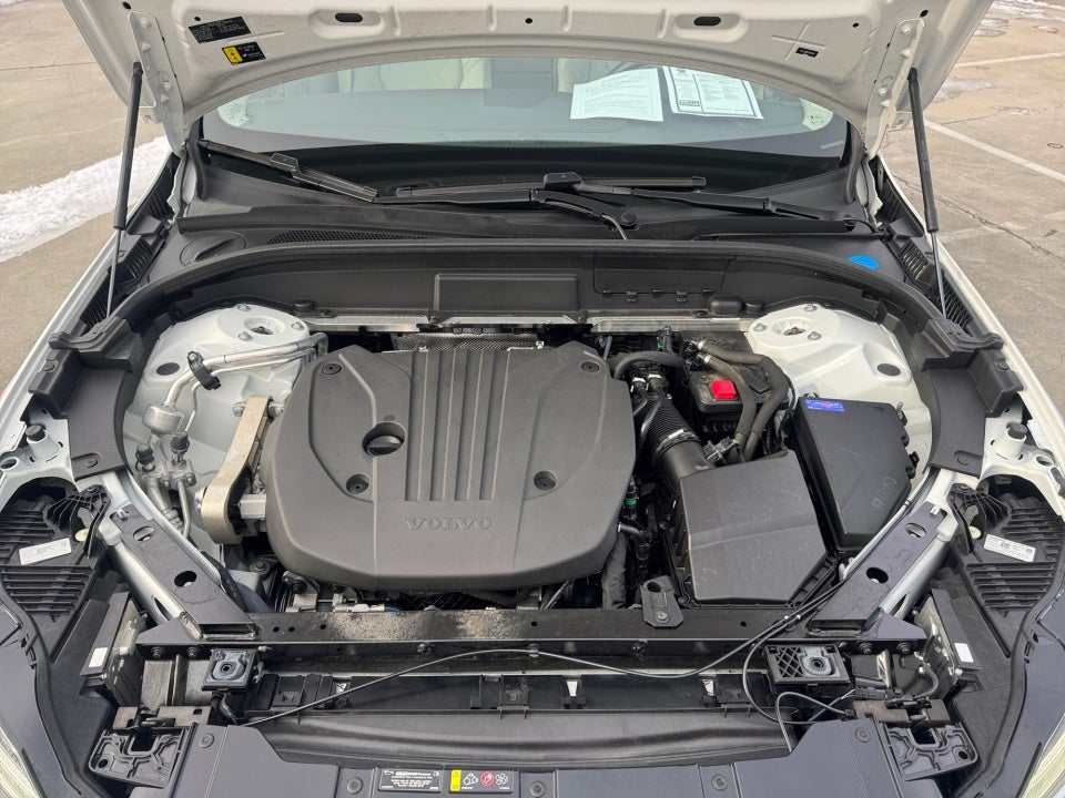 2023 Volvo XC60 B5 Plus Bright Theme