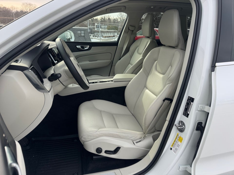 2023 Volvo XC60 B5 Plus Bright Theme