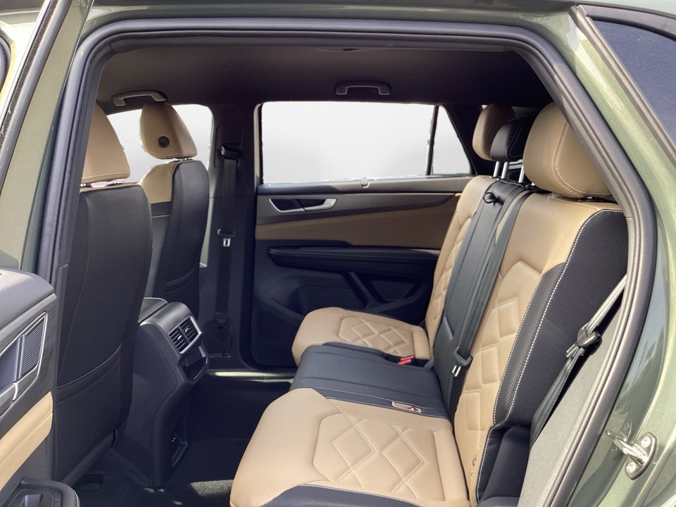 2026 Volkswagen Atlas Cross Sport SE with Technology