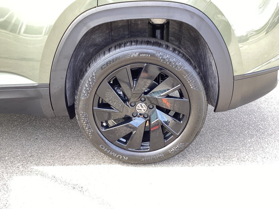 2026 Volkswagen Atlas Cross Sport SE with Technology