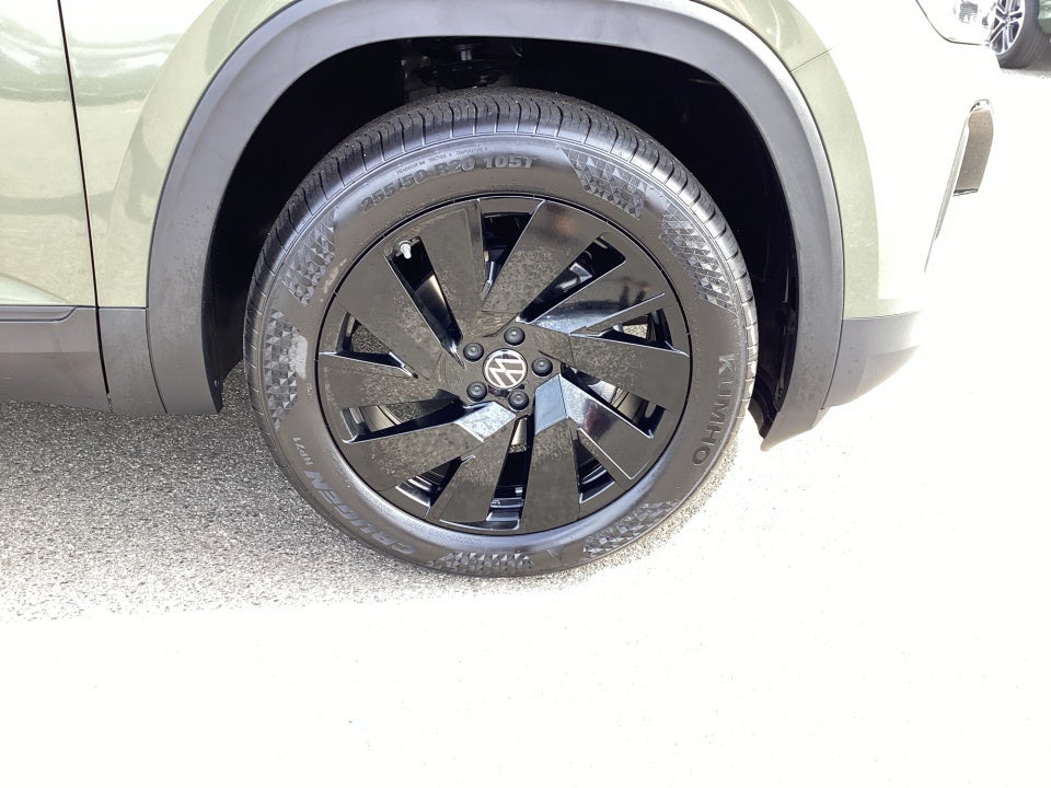 2026 Volkswagen Atlas Cross Sport SE with Technology