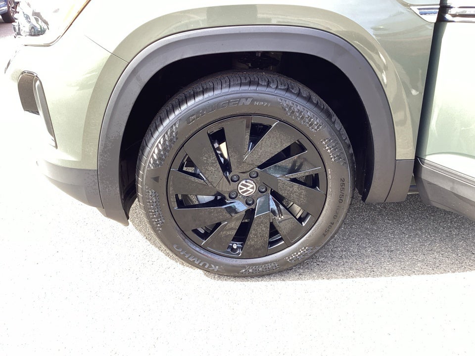 2026 Volkswagen Atlas Cross Sport SE with Technology