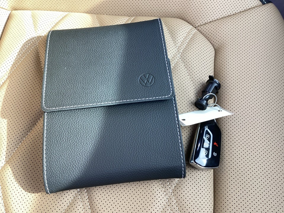 2026 Volkswagen Atlas Cross Sport SE with Technology