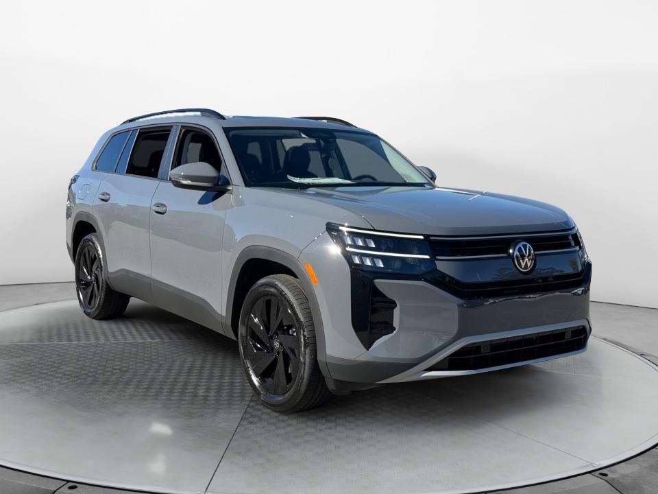 2027 Volkswagen Atlas SE w/Technology