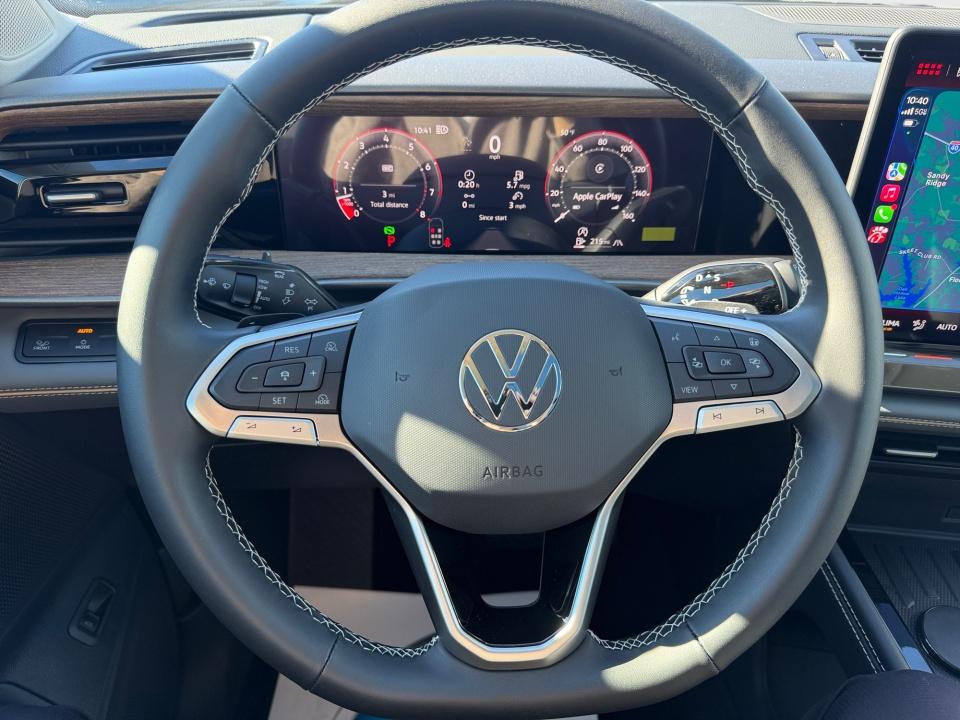 2027 Volkswagen Atlas SE w/Technology