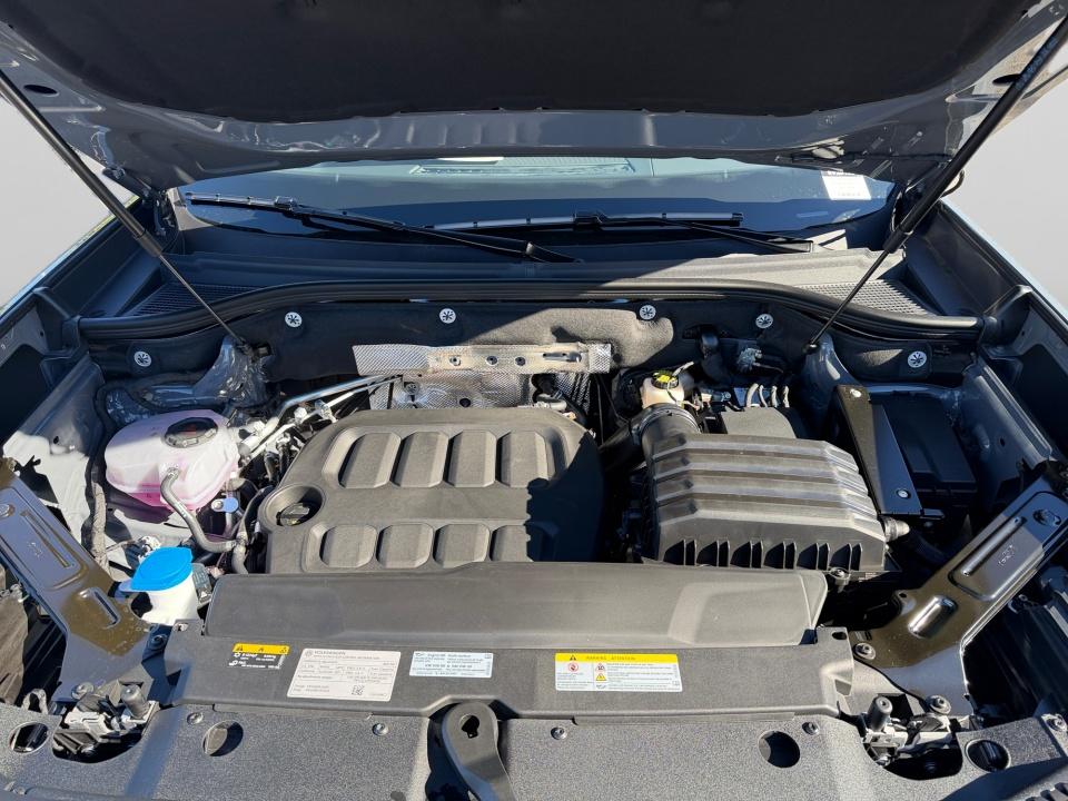 2027 Volkswagen Atlas SE w/Technology