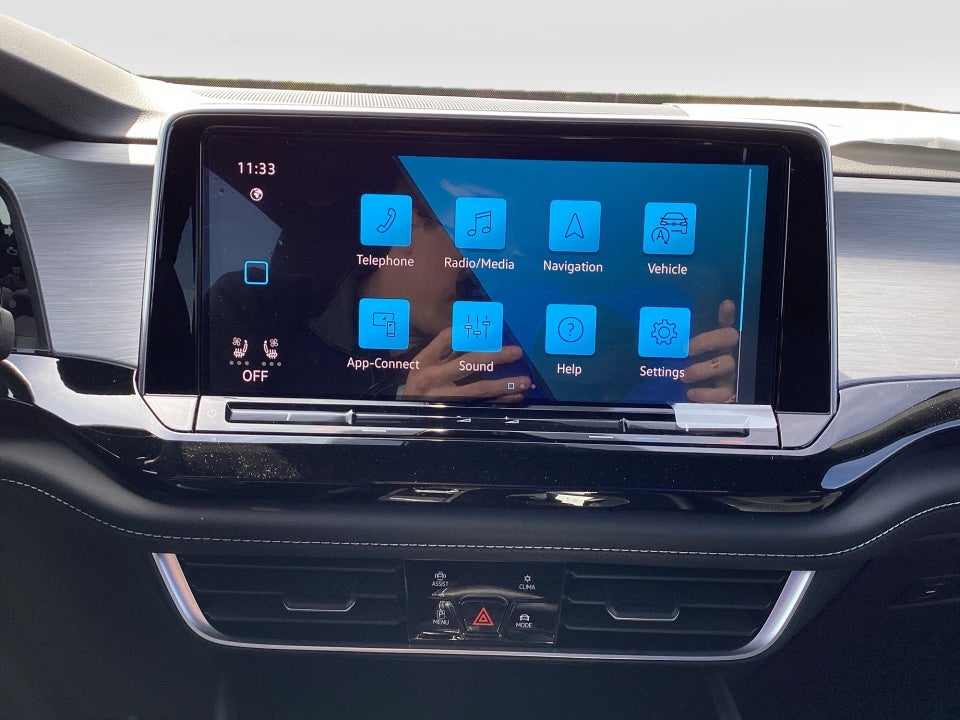 2026 Volkswagen Atlas Cross Sport SE with Technology