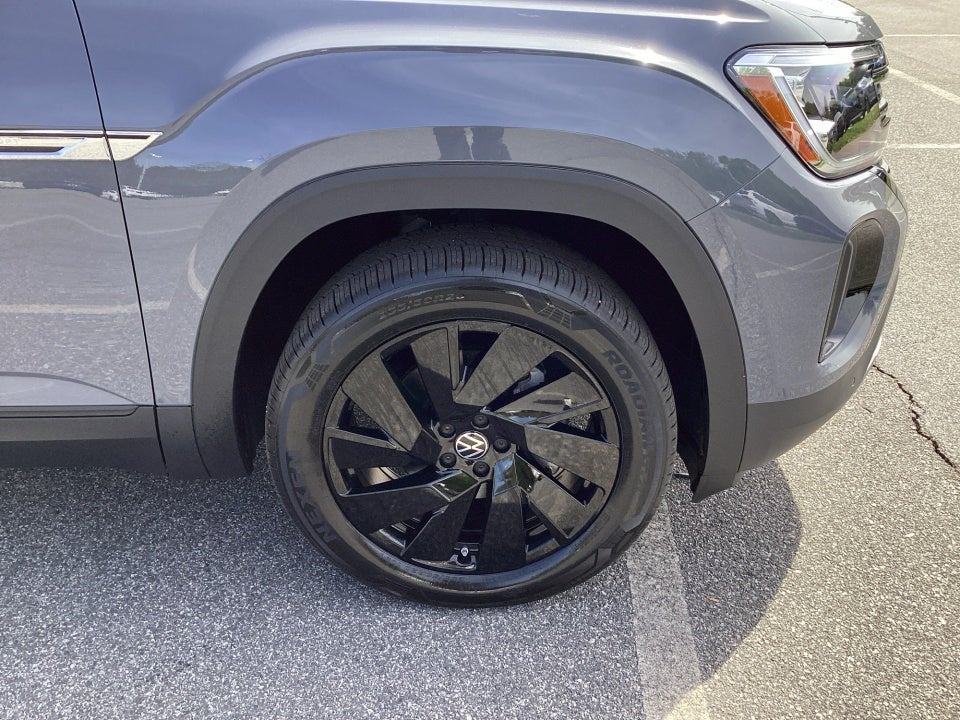 2026 Volkswagen Atlas Cross Sport SE with Technology