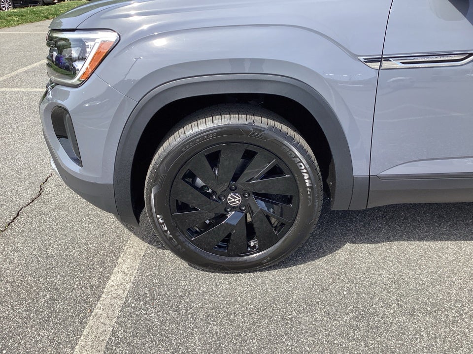 2026 Volkswagen Atlas Cross Sport SE with Technology