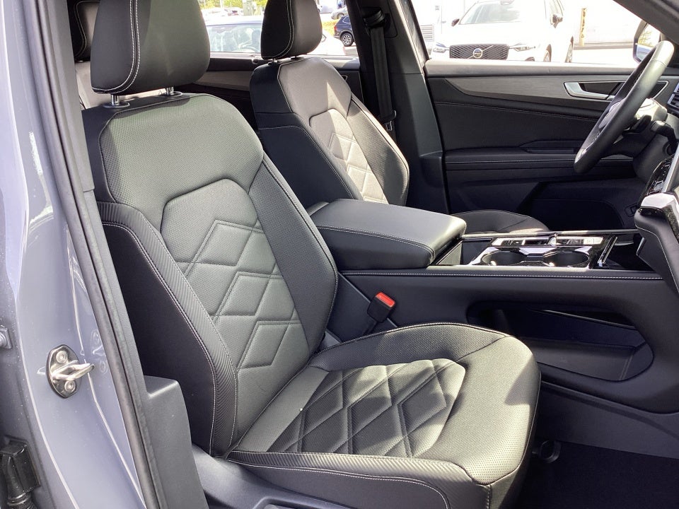 2026 Volkswagen Atlas Cross Sport SE with Technology