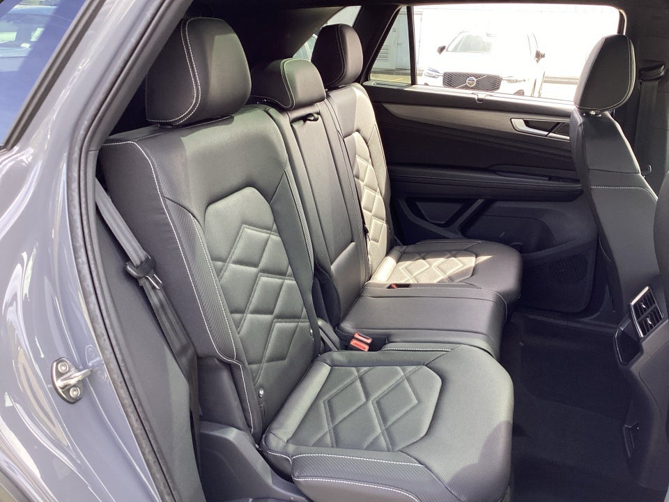 2026 Volkswagen Atlas Cross Sport SE with Technology