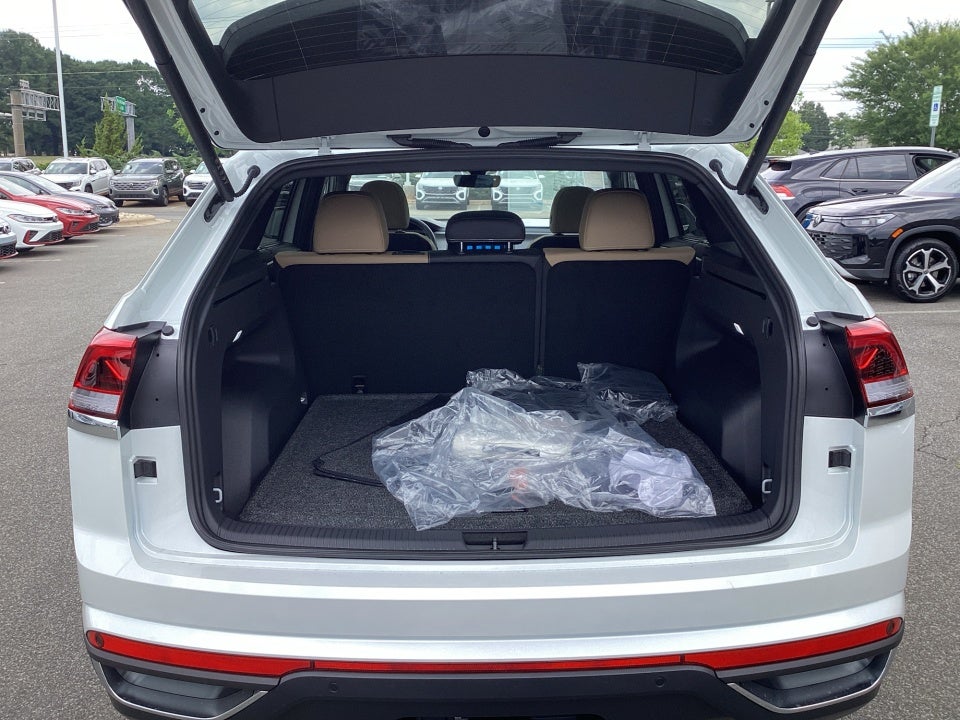 2026 Volkswagen Atlas Cross Sport SE with Technology