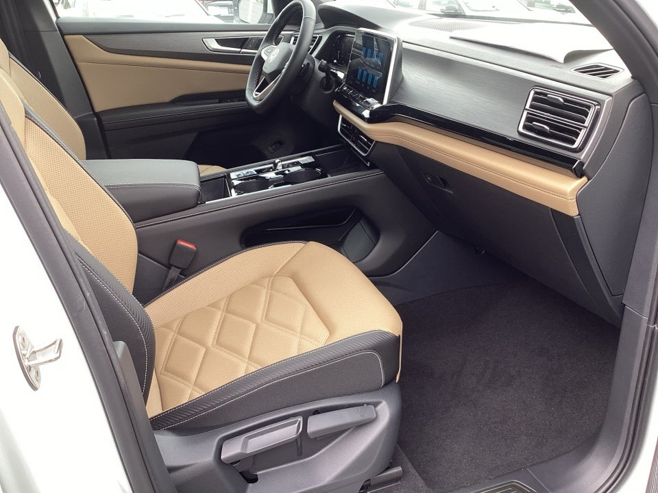 2026 Volkswagen Atlas Cross Sport SE with Technology