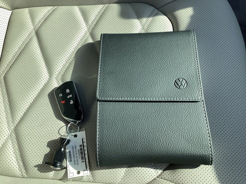 2026 Volkswagen Atlas SE with Technology