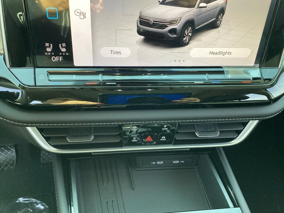 2026 Volkswagen Atlas SE with Technology