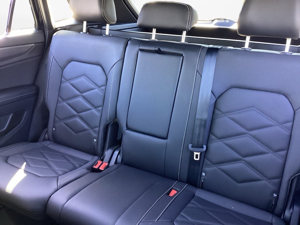 2026 Volkswagen Atlas Cross Sport SE with Technology