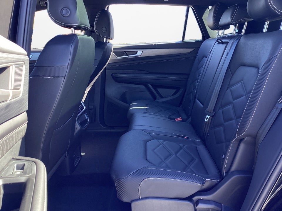 2026 Volkswagen Atlas Cross Sport SE with Technology