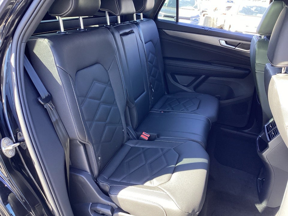 2026 Volkswagen Atlas Cross Sport SE with Technology